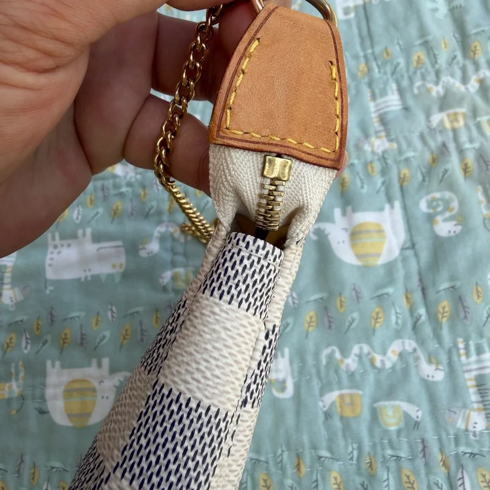 Louis Vuitton Mini Pochette Damier Azur - Picture 8 of 12